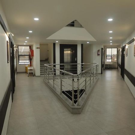Hotel Lotus Chandrapur Екстер'єр фото