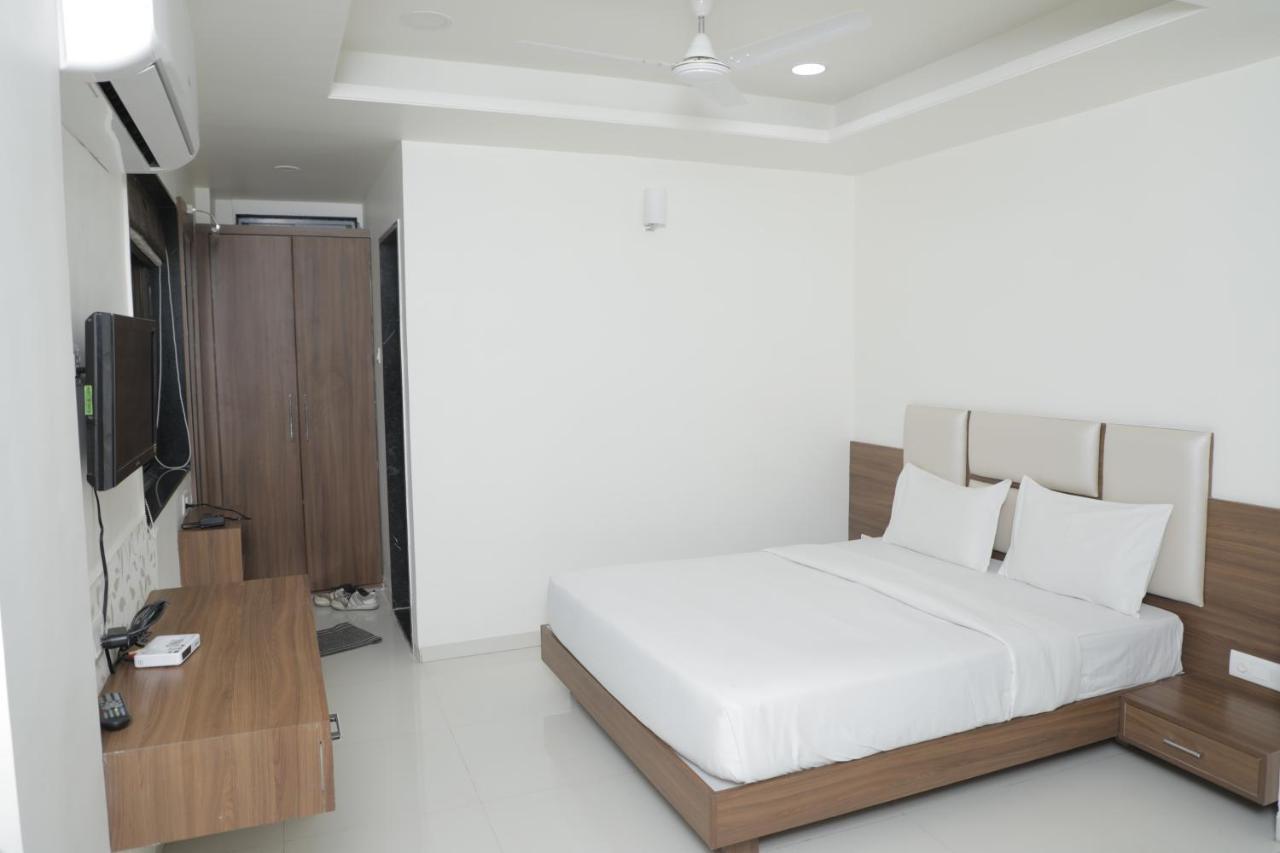 Hotel Lotus Chandrapur Екстер'єр фото