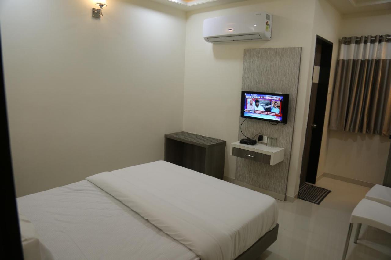 Hotel Lotus Chandrapur Екстер'єр фото