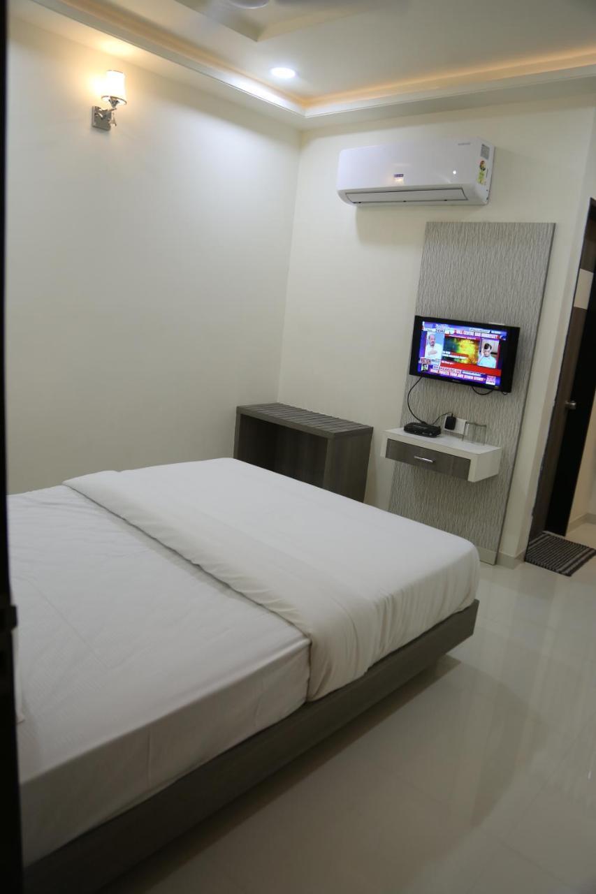 Hotel Lotus Chandrapur Екстер'єр фото