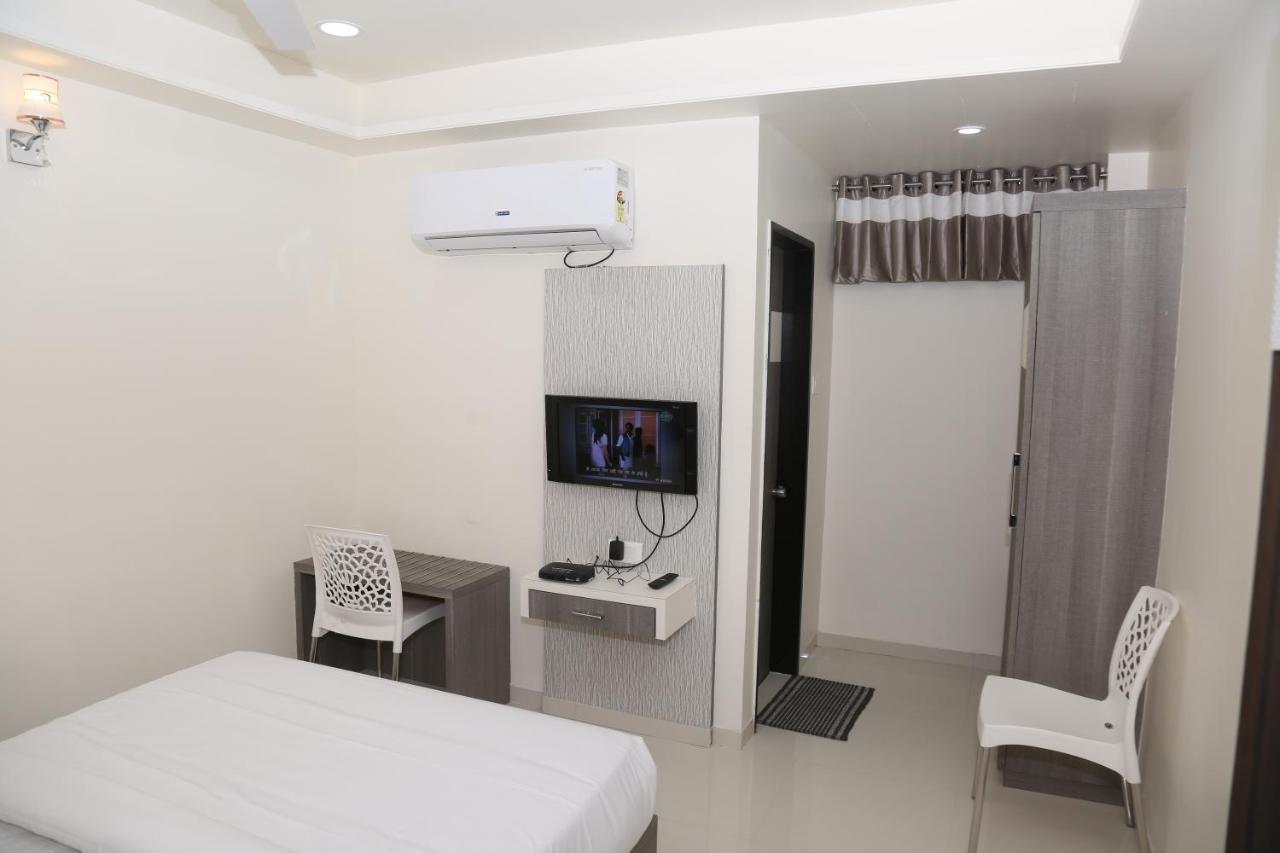 Hotel Lotus Chandrapur Екстер'єр фото