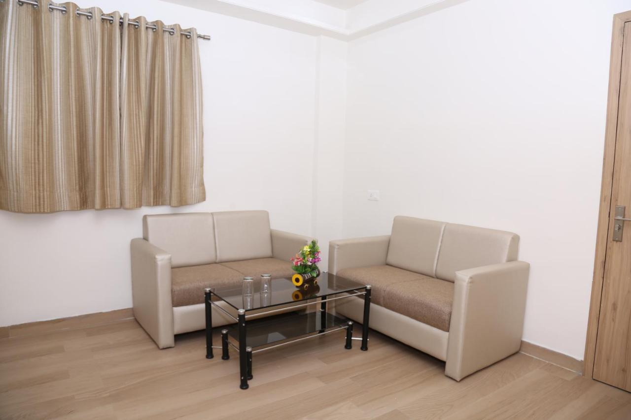 Hotel Lotus Chandrapur Екстер'єр фото