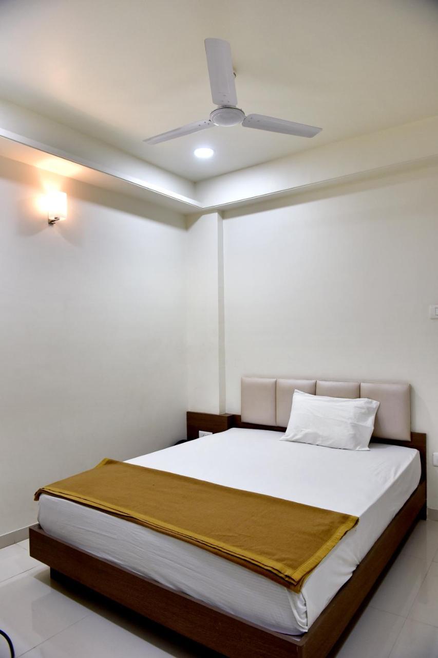 Hotel Lotus Chandrapur Екстер'єр фото