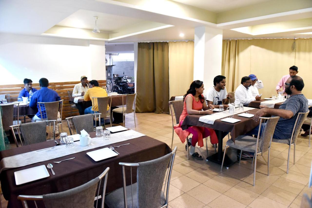 Hotel Lotus Chandrapur Екстер'єр фото