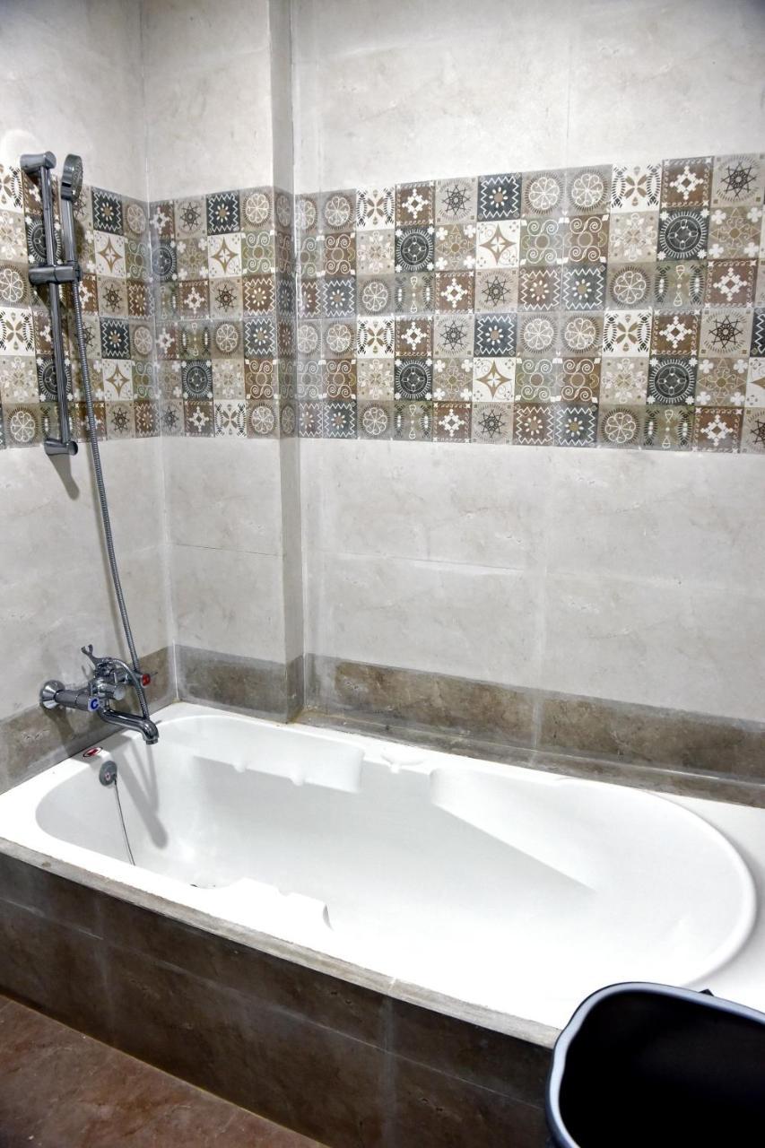 Hotel Lotus Chandrapur Екстер'єр фото