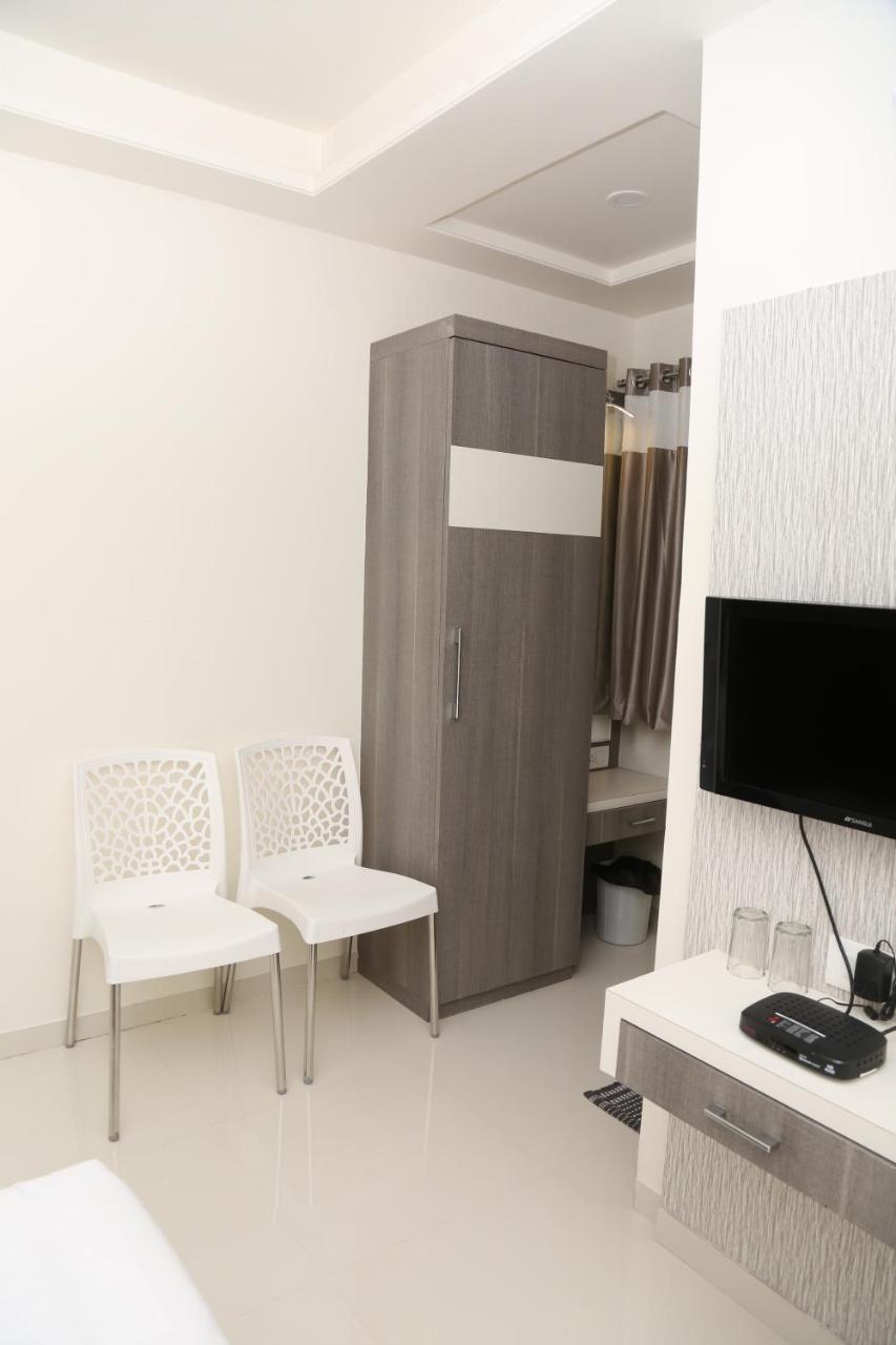Hotel Lotus Chandrapur Екстер'єр фото